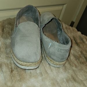 Toms- WOMEN'S SUEDE Slip-Ons SIZE 8.5